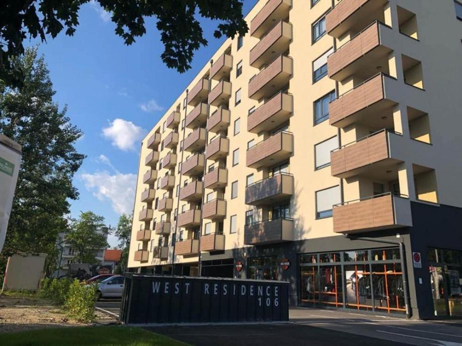 West Residence Luxury Apartment- Parking In Garage Загреб Екстериор снимка
