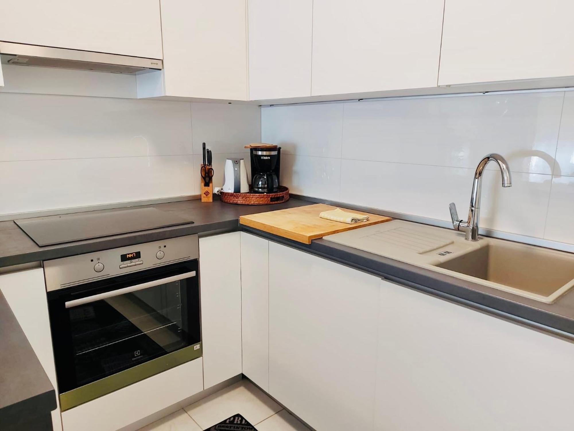 West Residence Luxury Apartment- Parking In Garage Загреб Екстериор снимка